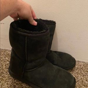 Ugg’s in Black Good preowned condition